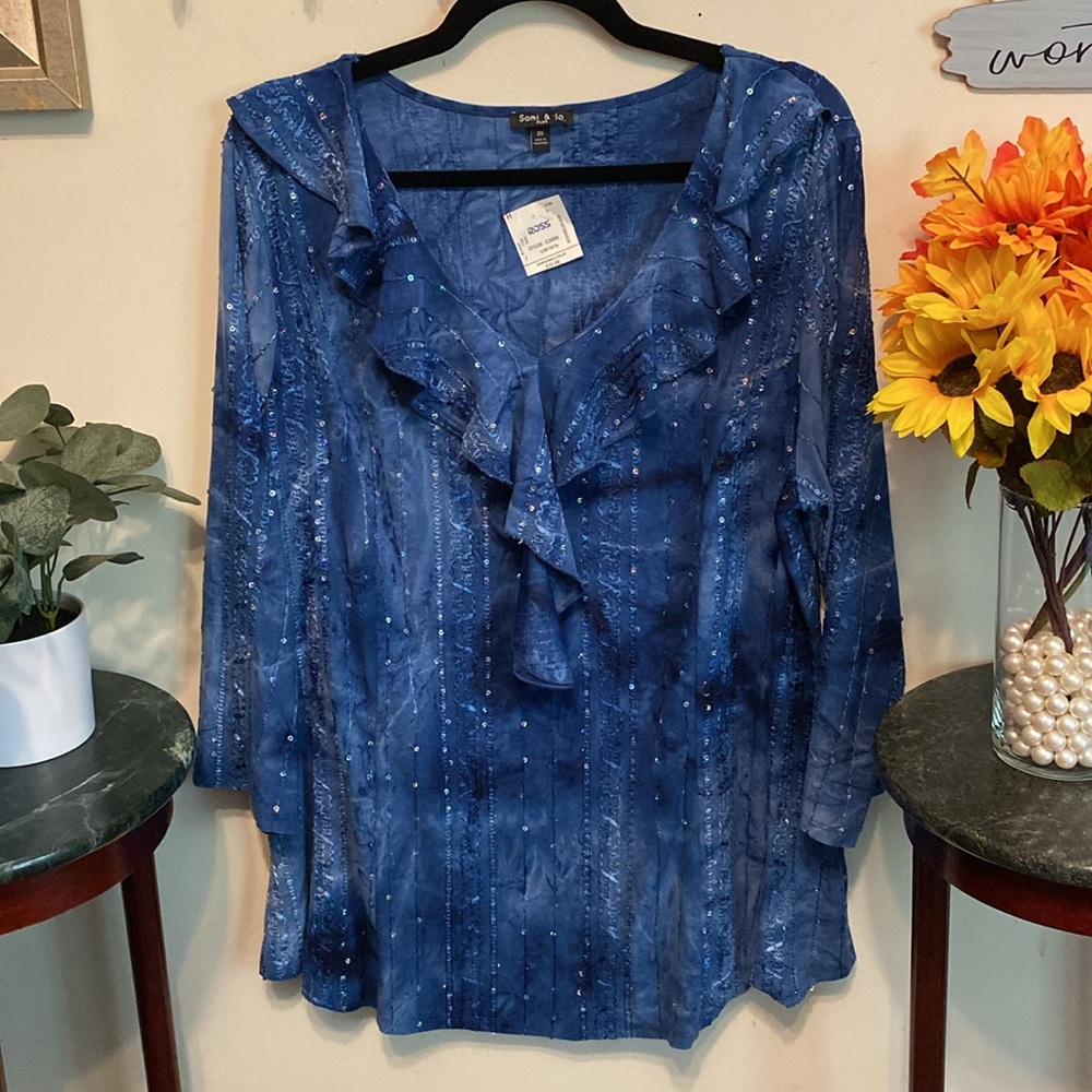 NWT Sami & Jo V-Neck Top w/Ruffles & Sequins. Very Beautiful Top! - Picture 2 of 3